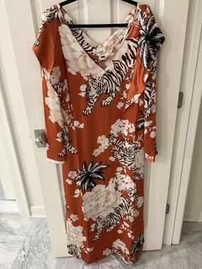 Fabulous las surenas maxi dress. Size small. New with tags.